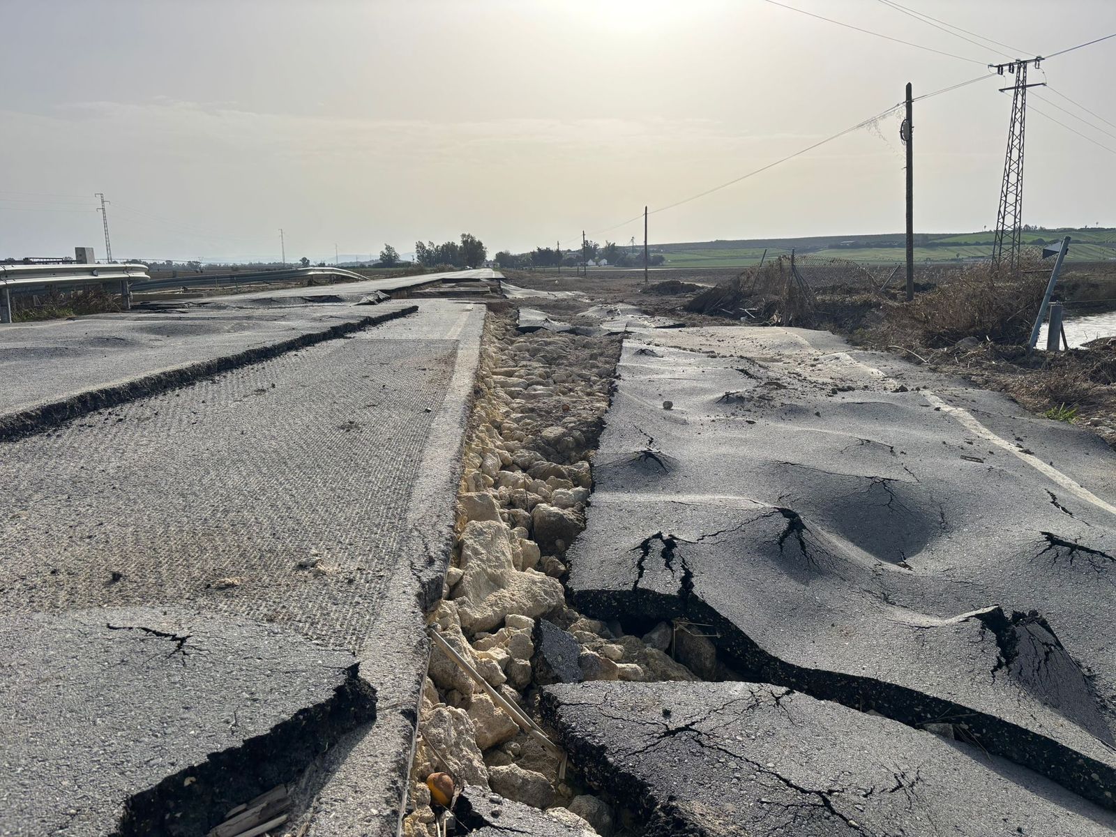 Imagen facilitada por el PSOE de Jerez sobre el estado de la carretera de La Ina tras las últimas inundaciones.