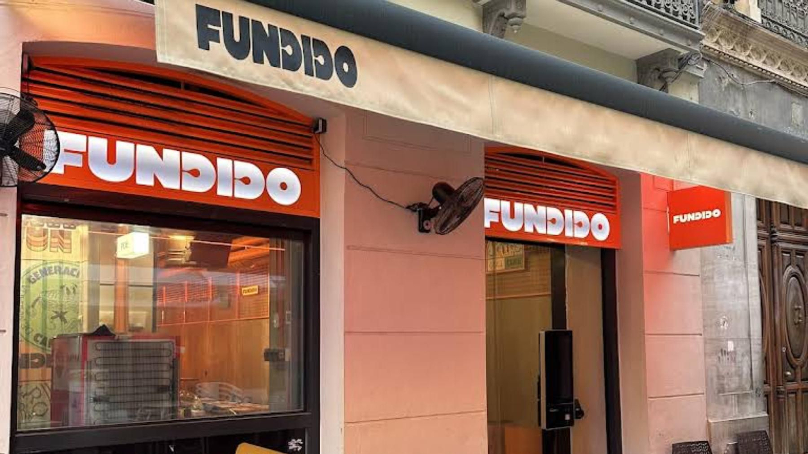 La cartelería de Fundido, en calle Ángel.