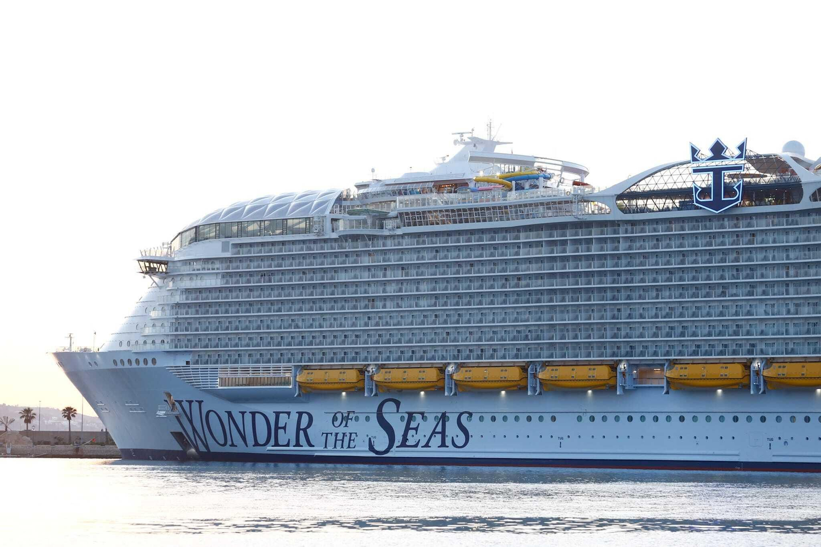 Las fotos del 'Wonder of the Seas' en sus primeras horas en el puerto de Málaga