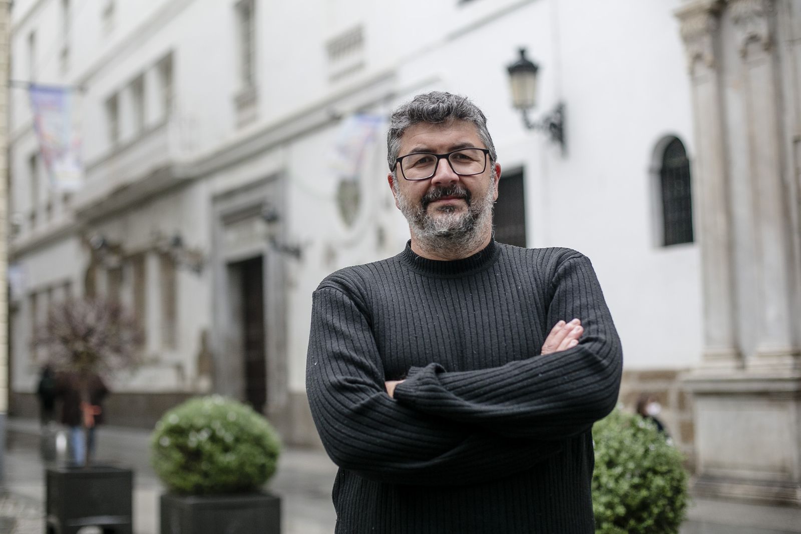 El chirigotero José Antonio Vera Luque, en la plaza de San Agustín.