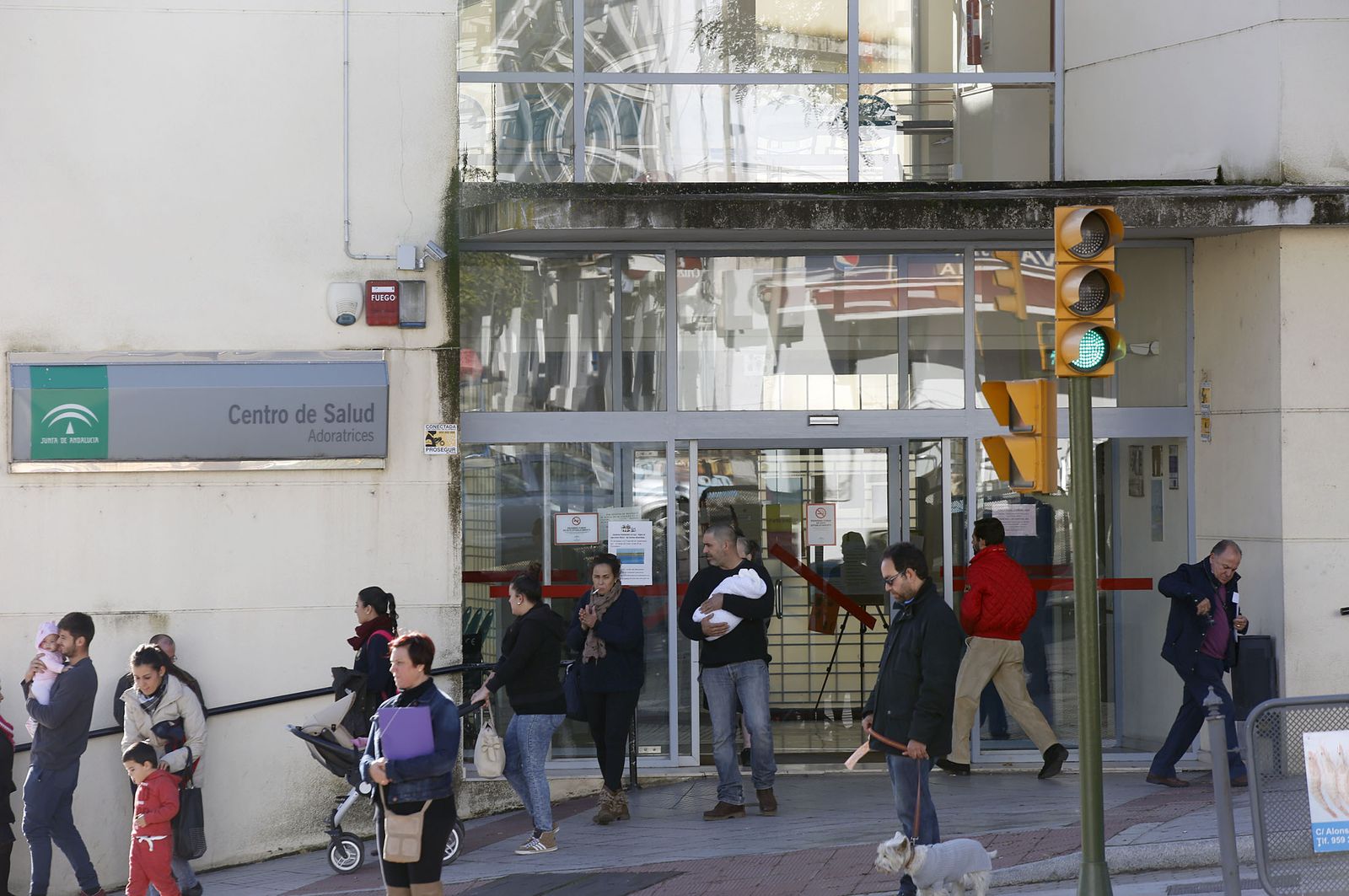 Exterior del centro de salud de Adoratrices.