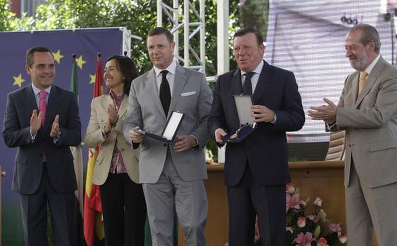 Los hermanos César y Jorge Cadaval recibieron la Medalla de Oro por su popularidad y éxito como humoristas. 

Foto: Belen Vargas