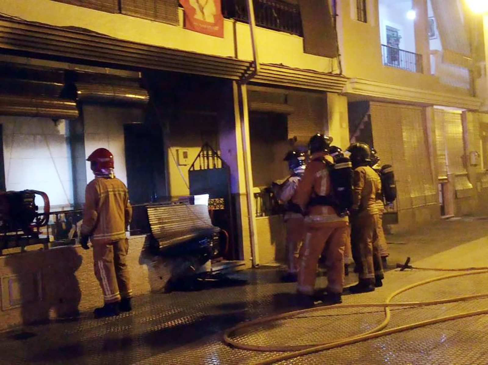 Bomberos del Consorcio extinguen un incendio en una vivienda en Punta Umbría Bomberos del Consorcio extinguen un incendio en una vivienda en Punta Umbría