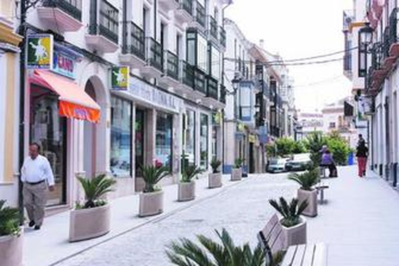 Calle Amador de los Ríos, en Baena, ejemplo de establecimientos integrados en la vida cotidiana de un barrio.