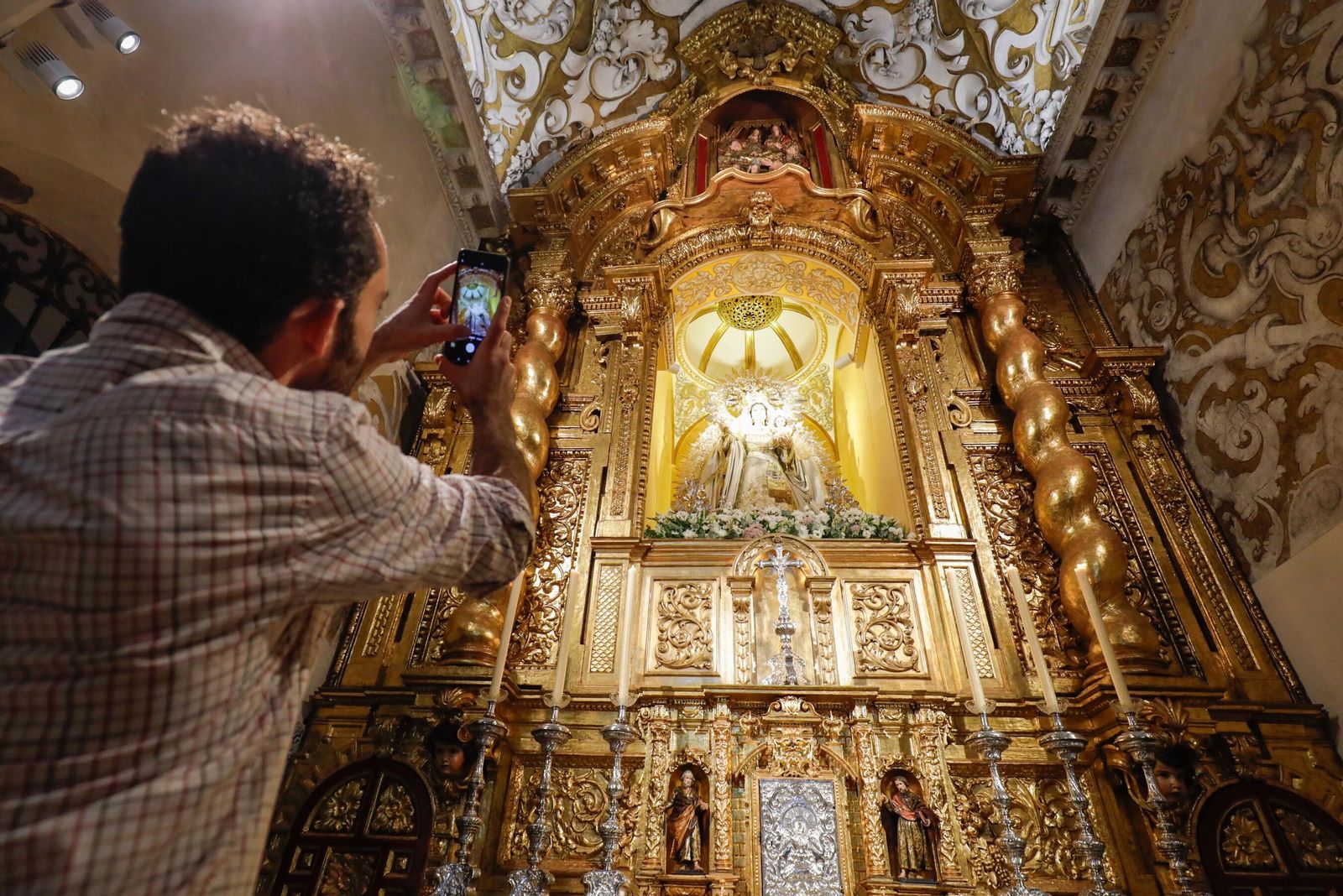 El retablo tras su restauración.