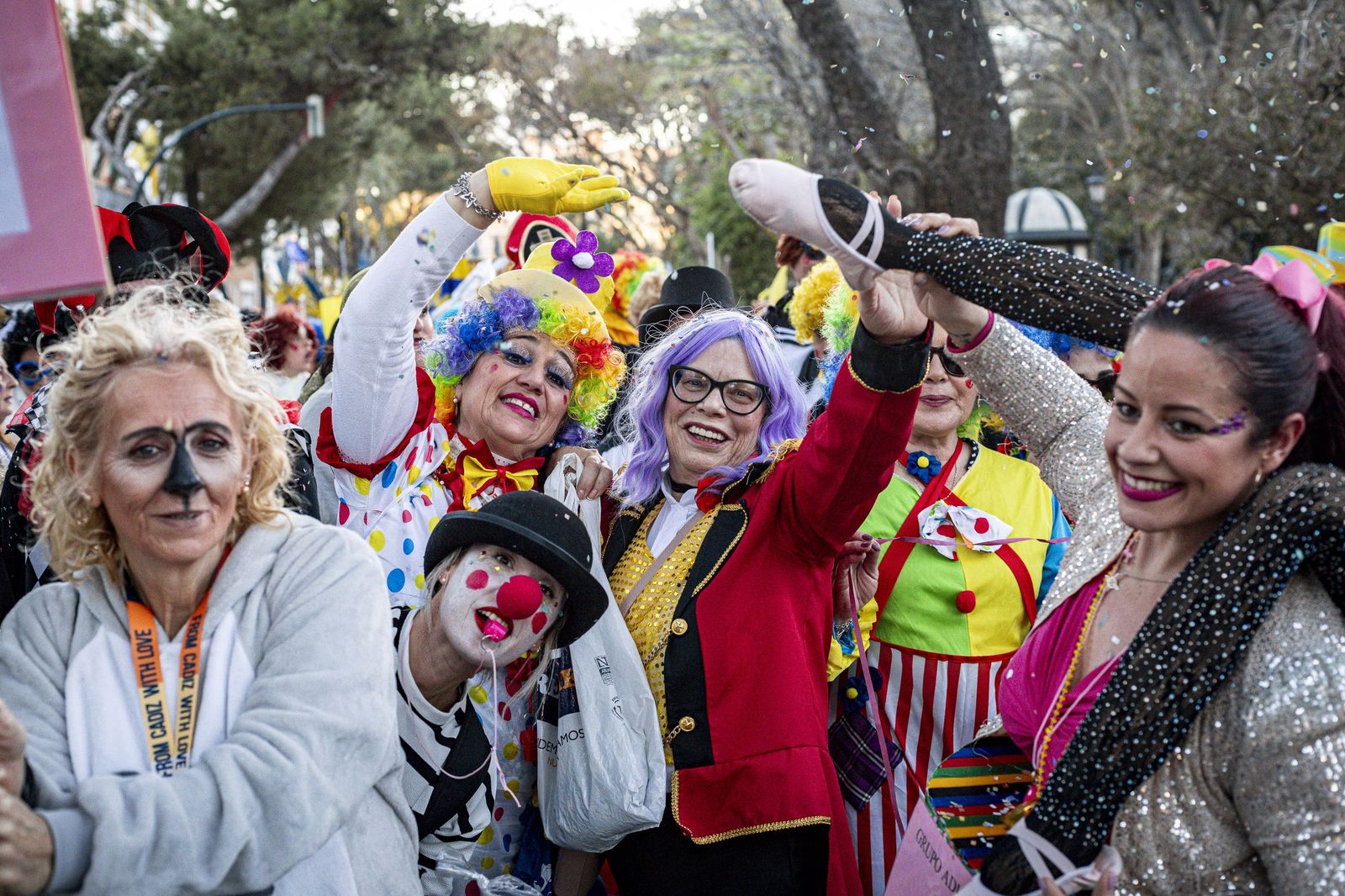 Las mejores imágenes de la Cabalgata del Humor del Carnaval de Cádiz 2026