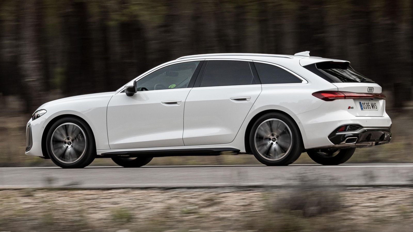 En la versión TDI, como asimismo ocurre en el S5, se emplea una microhibridación que reduce el consumo y proporciona la etiqueta Eco a ambas versiones.