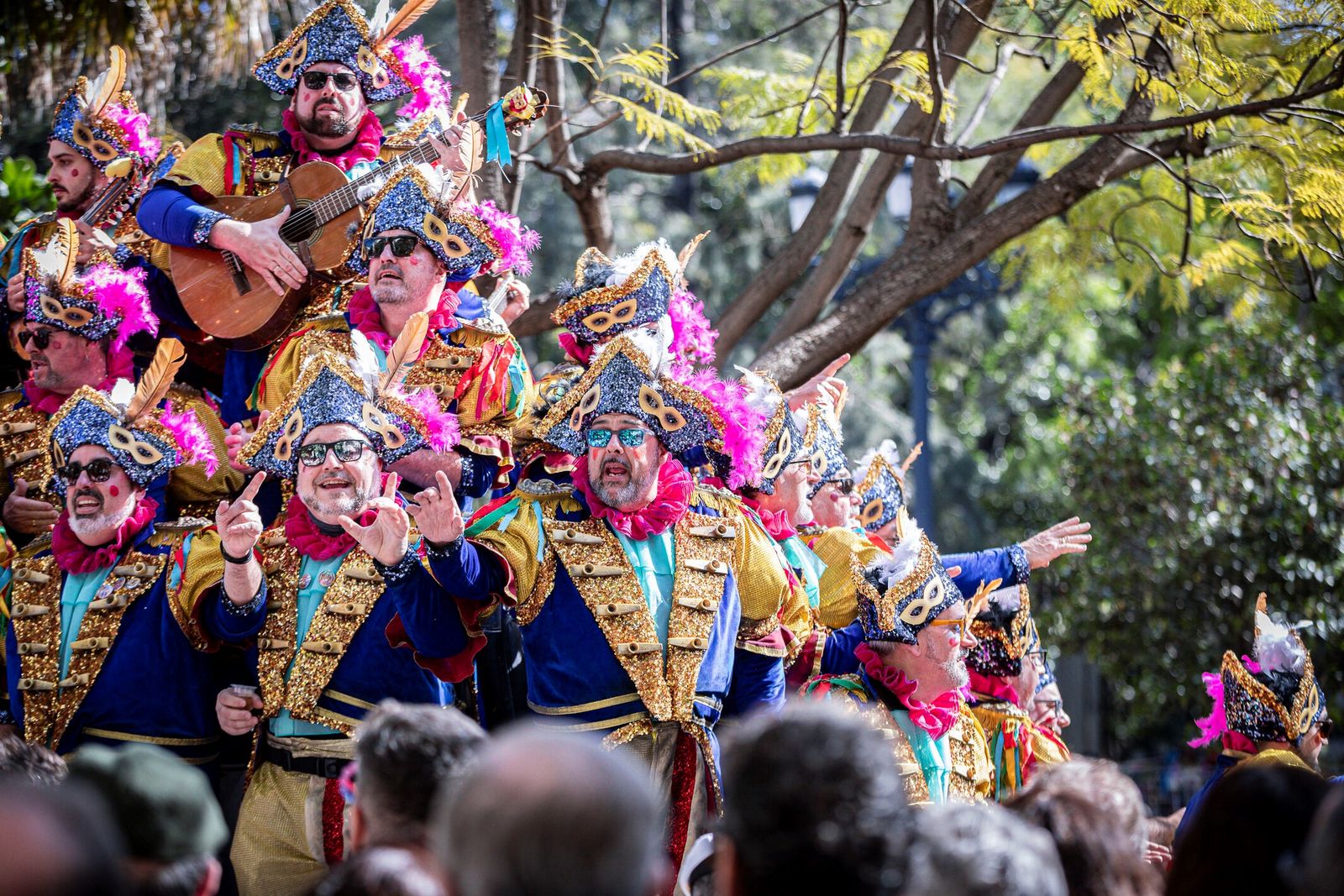El coro 'La esencia' en el carrusel de la plaza de Mina del domingo.
