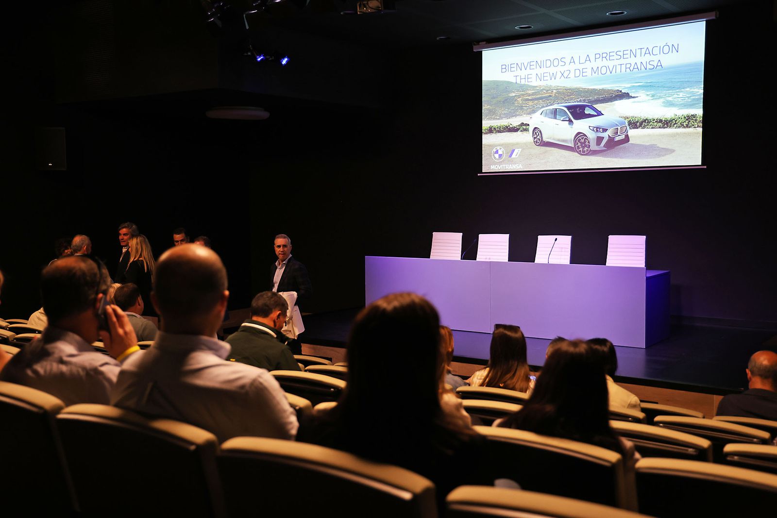 Movitransa presenta los nuevos modelos de BMW IX2 y el X2 en el complejo deportivo Lamiya