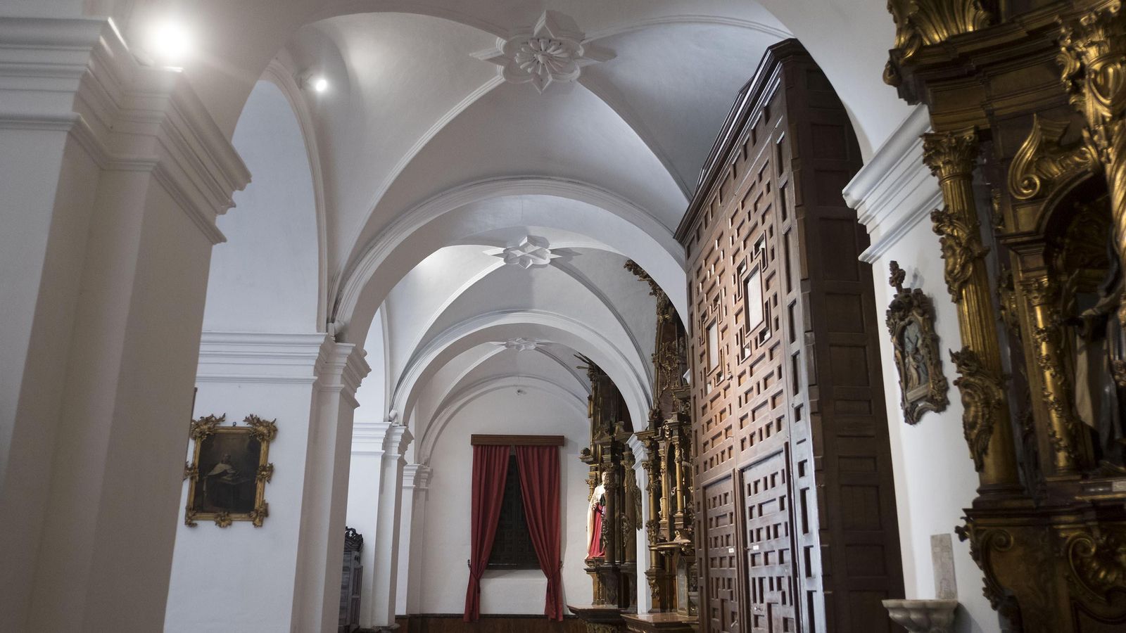 Nave lateral de la iglesia del Carmen, ya restaurada