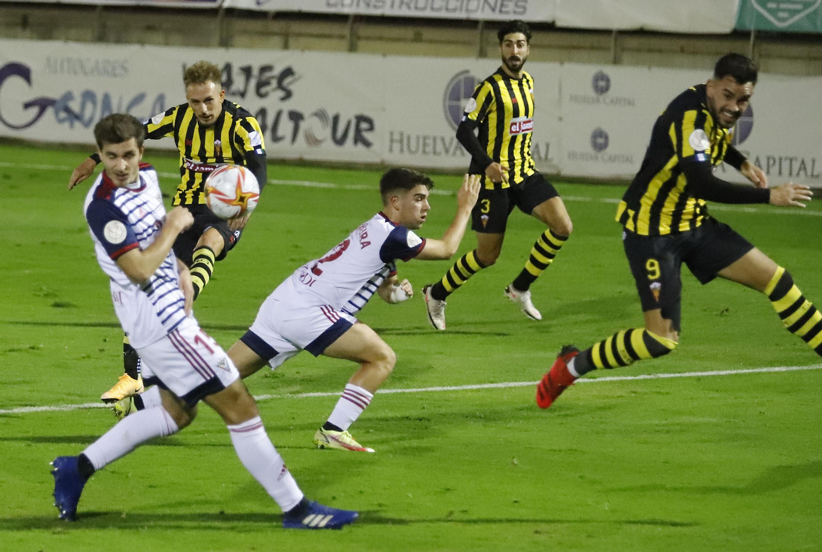 Imágenes del encuentro de Copa del Rey entre el San Roque de Lepe y el Mirandés