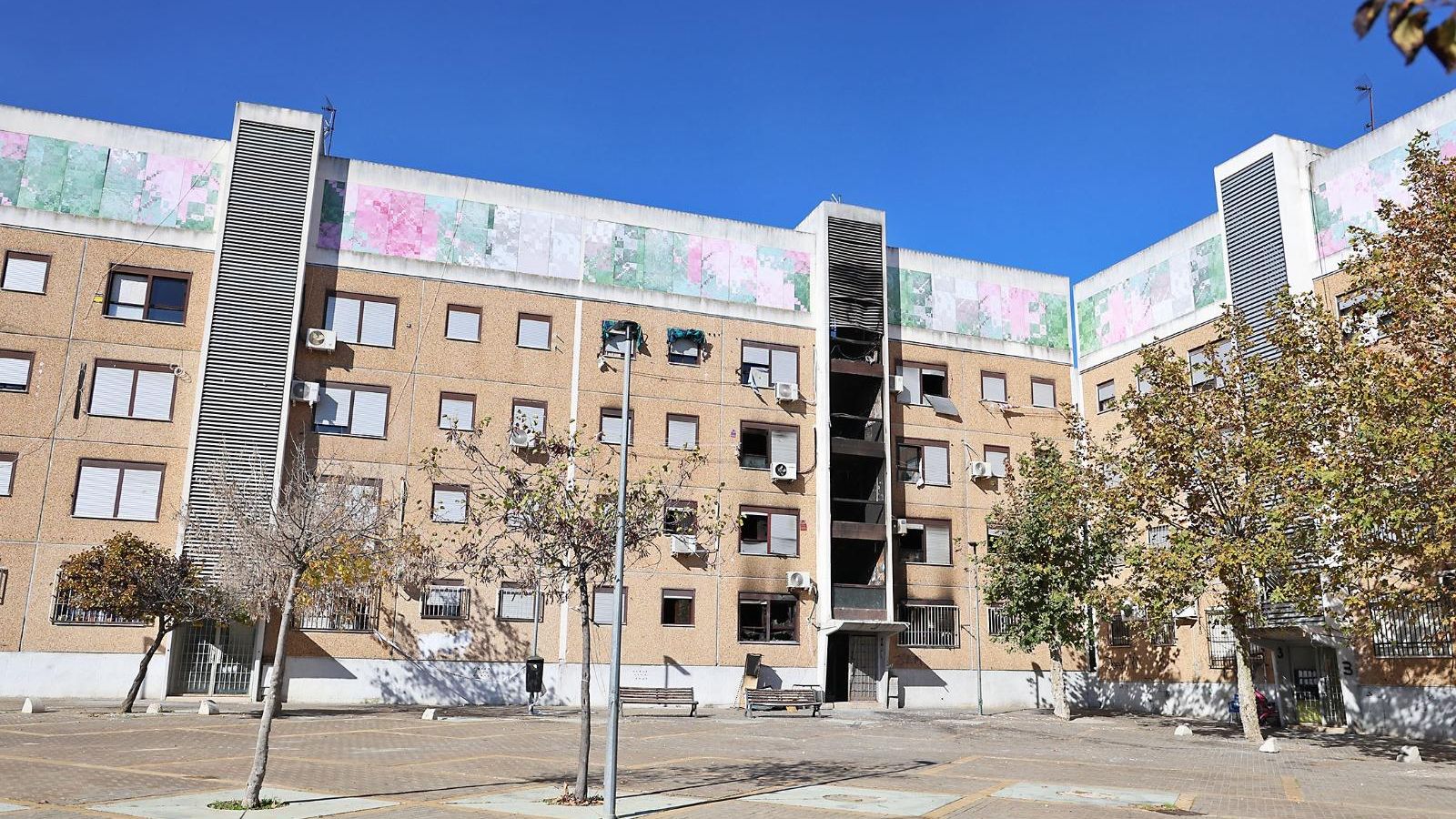 Estado del edificio número 2 de la Plaza Violeta este miércoles. Estado del edificio número 2 de la Plaza Violeta este miércoles.
