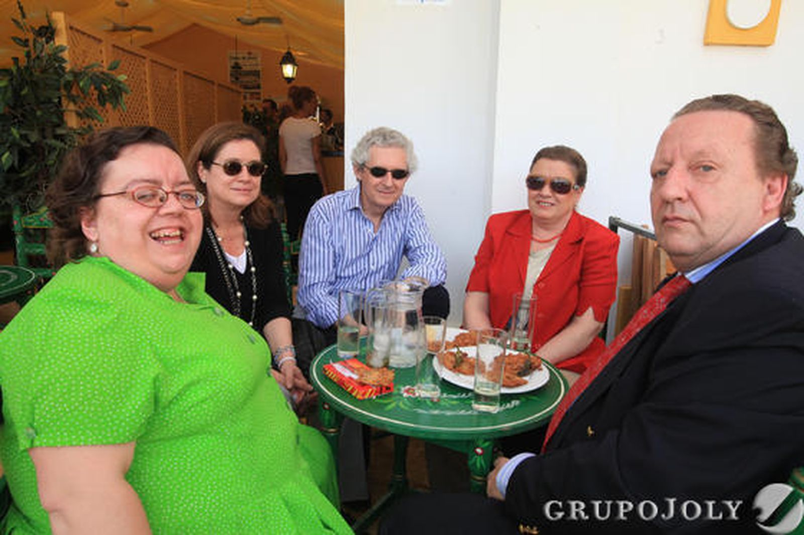 Rafael Padilla González, miembro del Consejo Asesor de Diario de Jerez, junto a su mujer, Rocío Domínguez, su hermana, María del Mar Padilla y sus cuñados, Paloma Domínguez y Juan Antonio García Ramos.

Foto: Vanesa Lobo