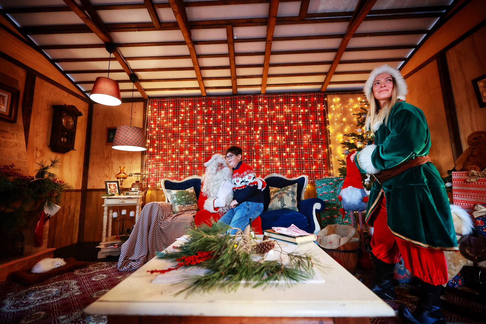 Papa Noel abre su casa en San Fernando: las imágenes de la inauguración y los horarios para visitarlo