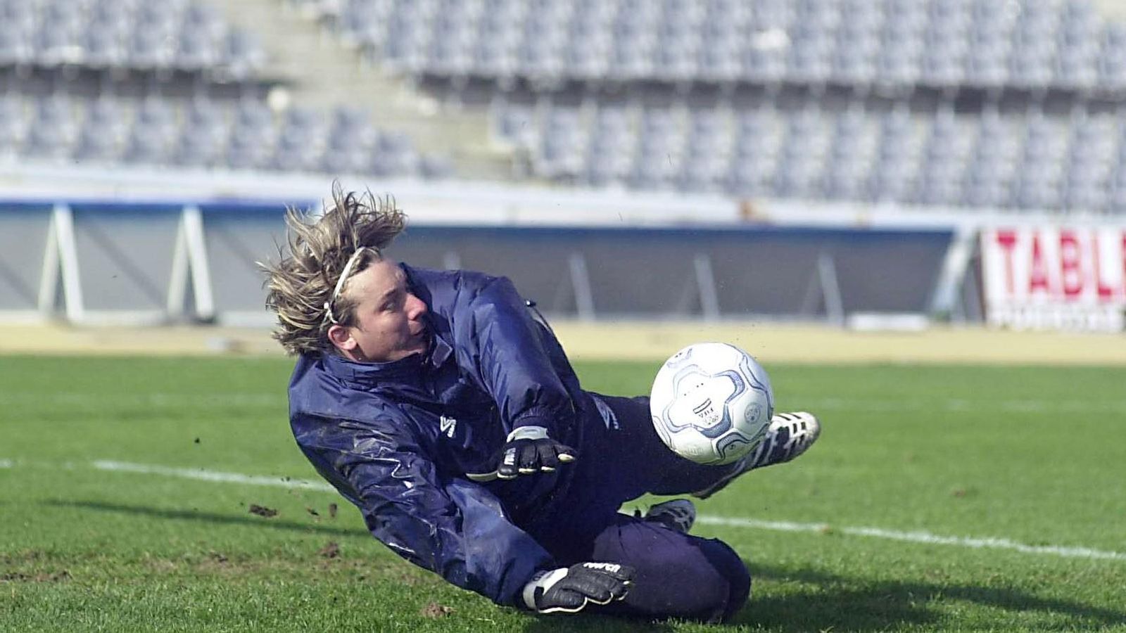 Gato Fernández, en un entrenamiento con el Córdoba CF en enero de 2001.