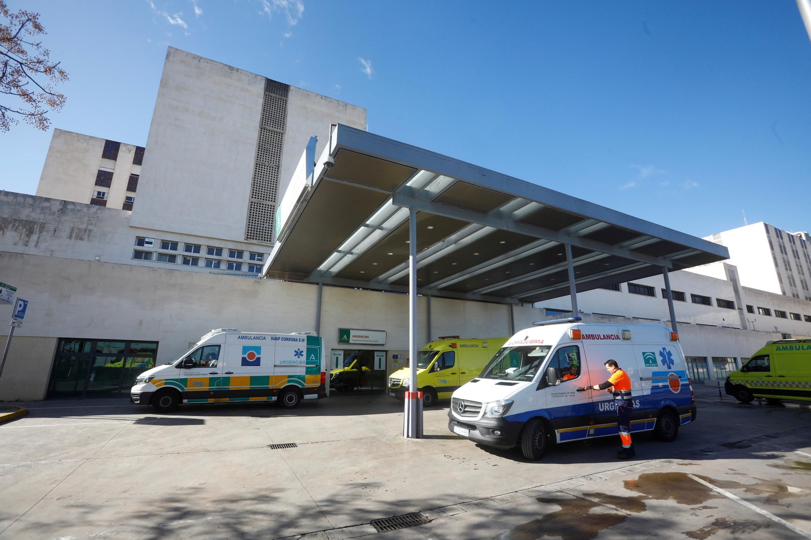 Puerta de Urgencias del Hospital Reina Sofía.