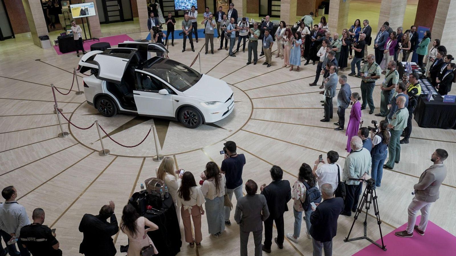 Demostración de Tesla en Fibes.