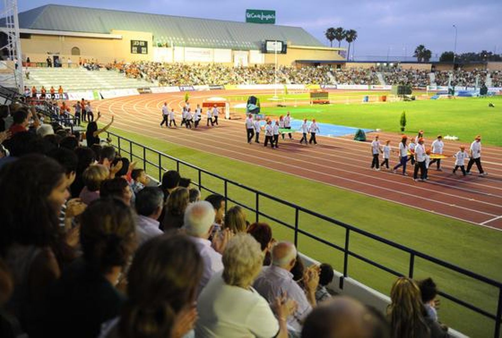 Luz y color en Bahía Sur en la ceremonia de apertura de los XIV Juegos Iberoamericanos San Fernando 2010. 

Foto: Elias Pimentel y Joaquin Pino