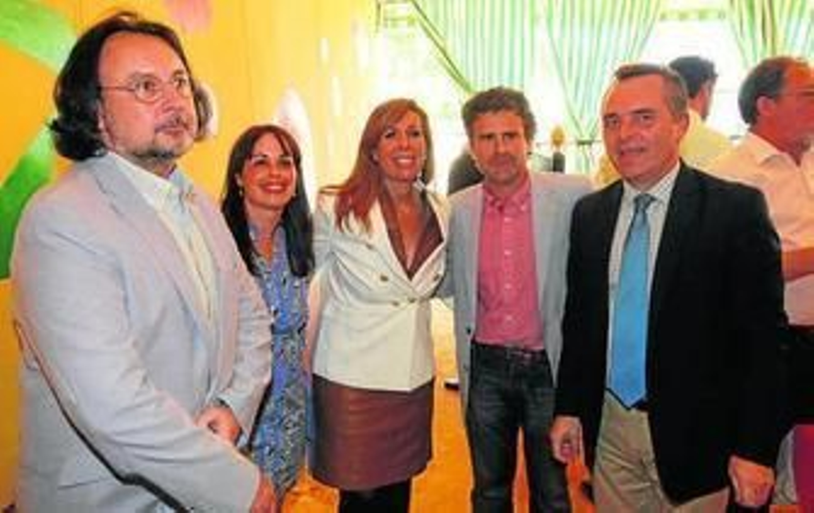 El presidente de CSIF Sevilla, Rosendo Martínez; Ana Vélazquez; la líder del PP catalán, Alicia Sánchez-Camacho; el vicepresidente de CSIF Justicia, José María Soriano; y el presidente del PP de Sevilla, Juan Bueno.