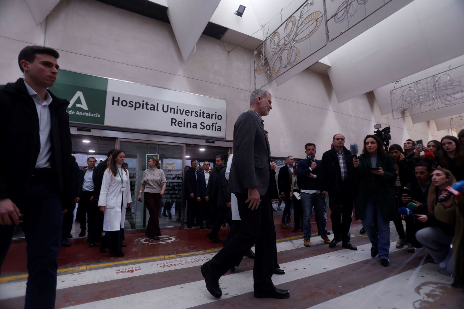 La visita de los Reyes a los heridos del accidente de Adamuz en el Hospital Reina Sofía