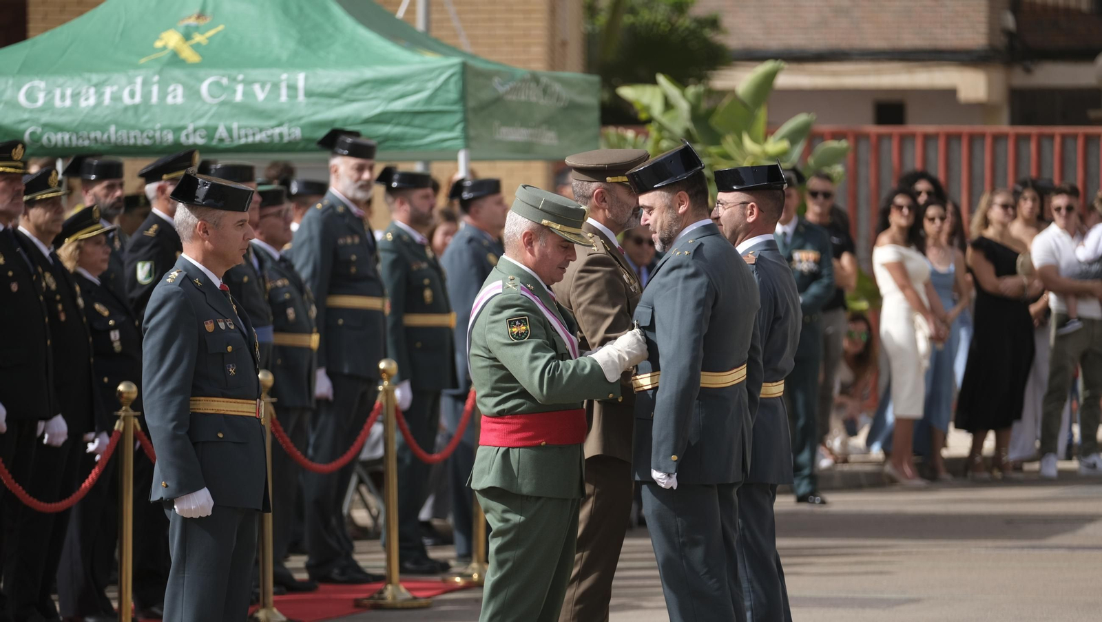Las imágenes de la celebración del Día del Pilar en la Comandancia de la Guardia Civil de Almería