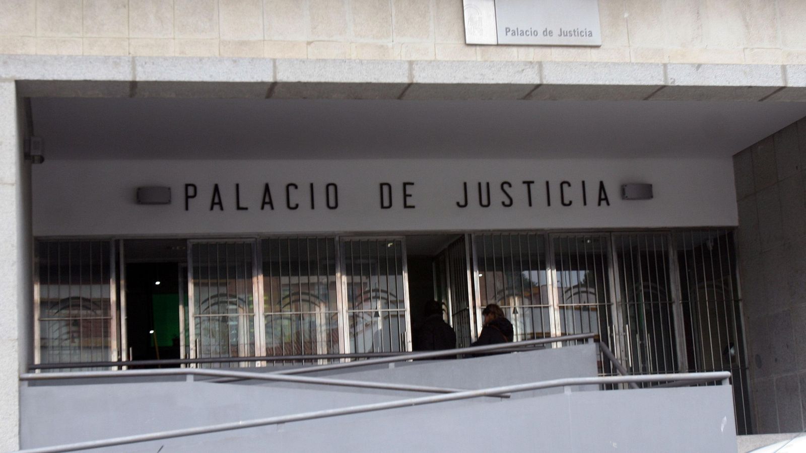 Fachada principal del Palacio de Justicia de Huelva .