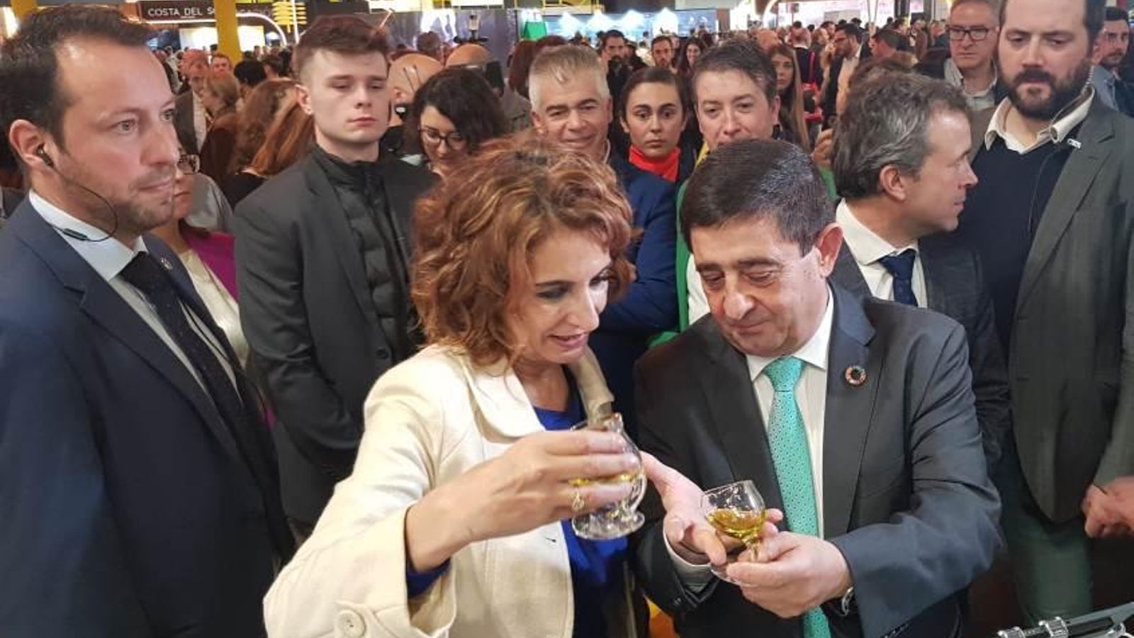 Visita Mª José Montero al stand de la Diputación de Jaén Visita Mª José Montero al stand de la Diputación de Jaén