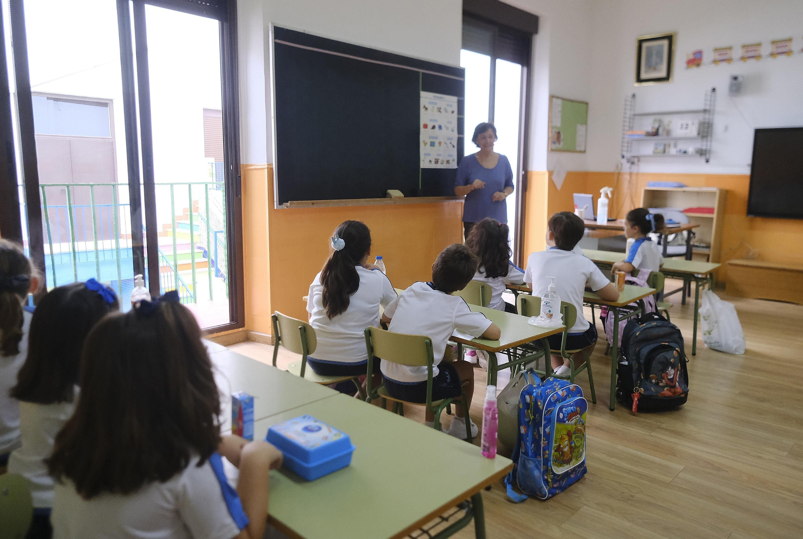 Las imágenes de la vuelta al cole en Córdoba: reencuentros, nervios y mucha ilusión