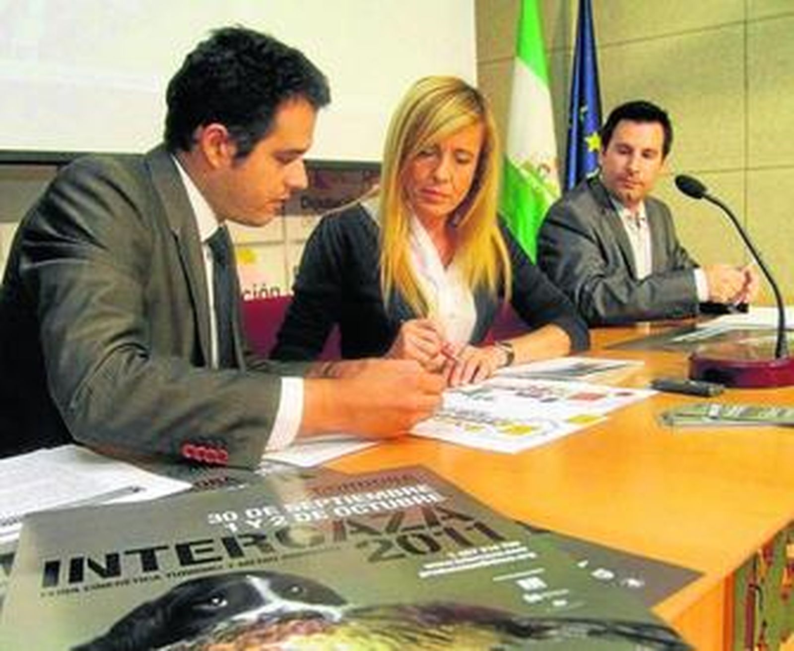 Alfonso Diéguezaz, Rosario Alarcón y José Ignacio Expósito antes de la presentación.