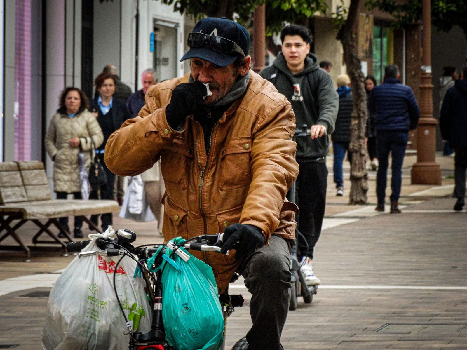 Fotos de ambiente durante la mañana en las calles del centro