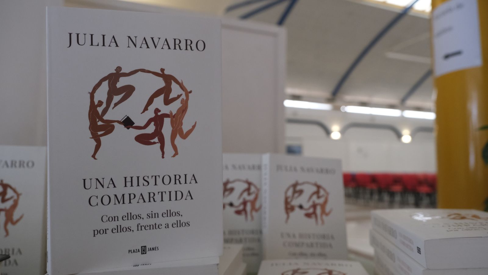 Imágenes de Diario de los Libros en Mojácar, con la escritora Julia Navarro