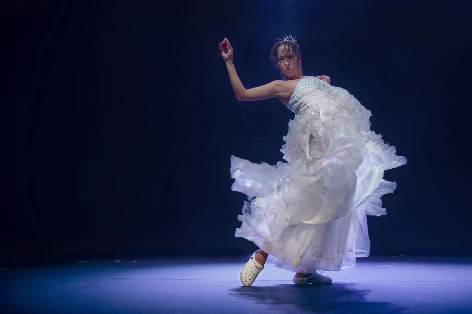 La bailaora se mete en la piel de una novia gitana, entre otros papeles, en su espectáculo 'Romnia'.