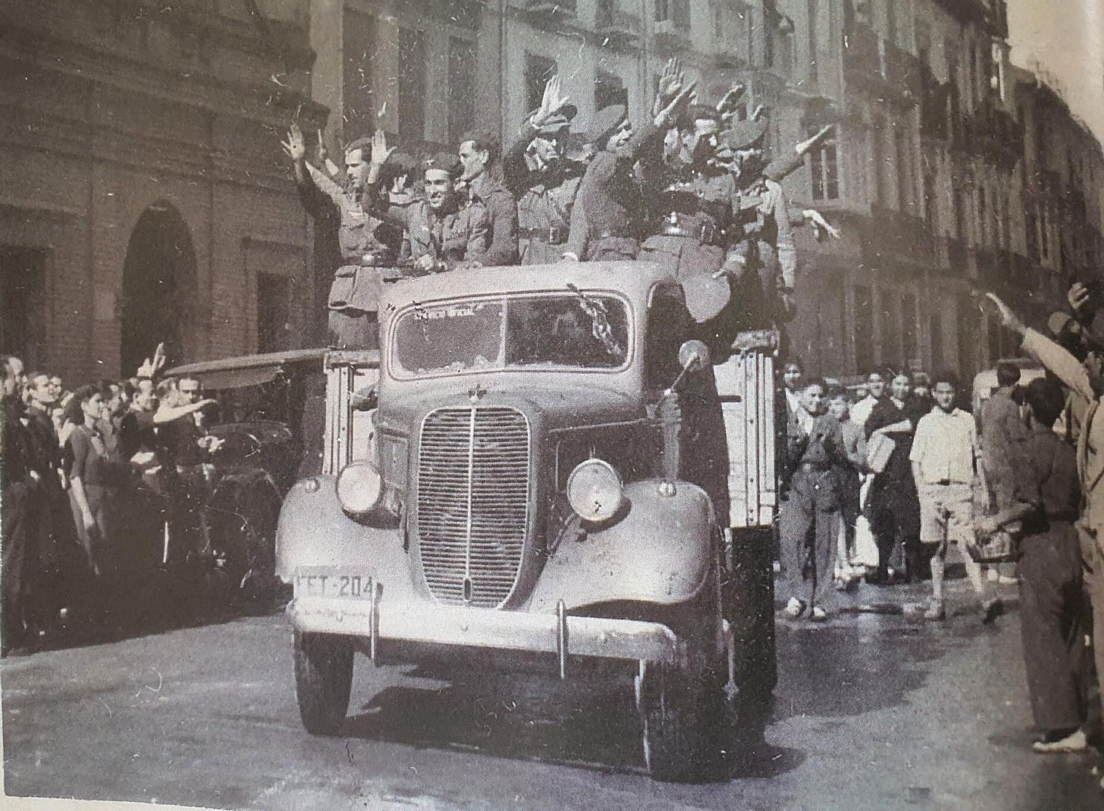 Llegada de 21 soldados de la División Azul.