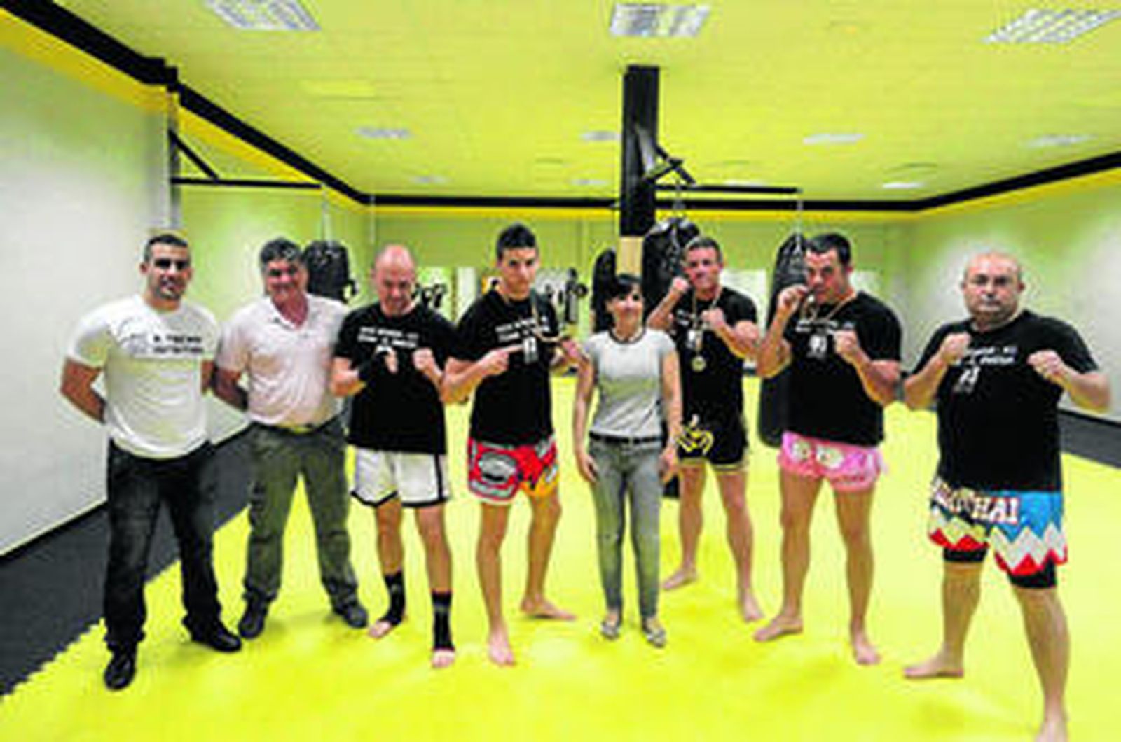 Los participantes junto al presidente del club Omega y Mari Carmen Moreno, del Gimnasio Los Inmortales.