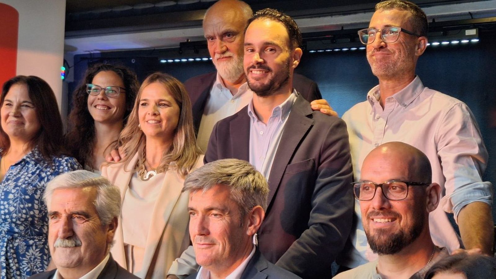 Andrés Maderal, portavoz de 100×100 Unidos por Algeciras, en el centro de la foto.