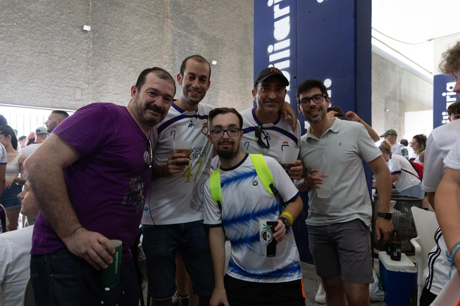 El épico recibimiento de la afición lagarta al Real Jaén, en imágenes