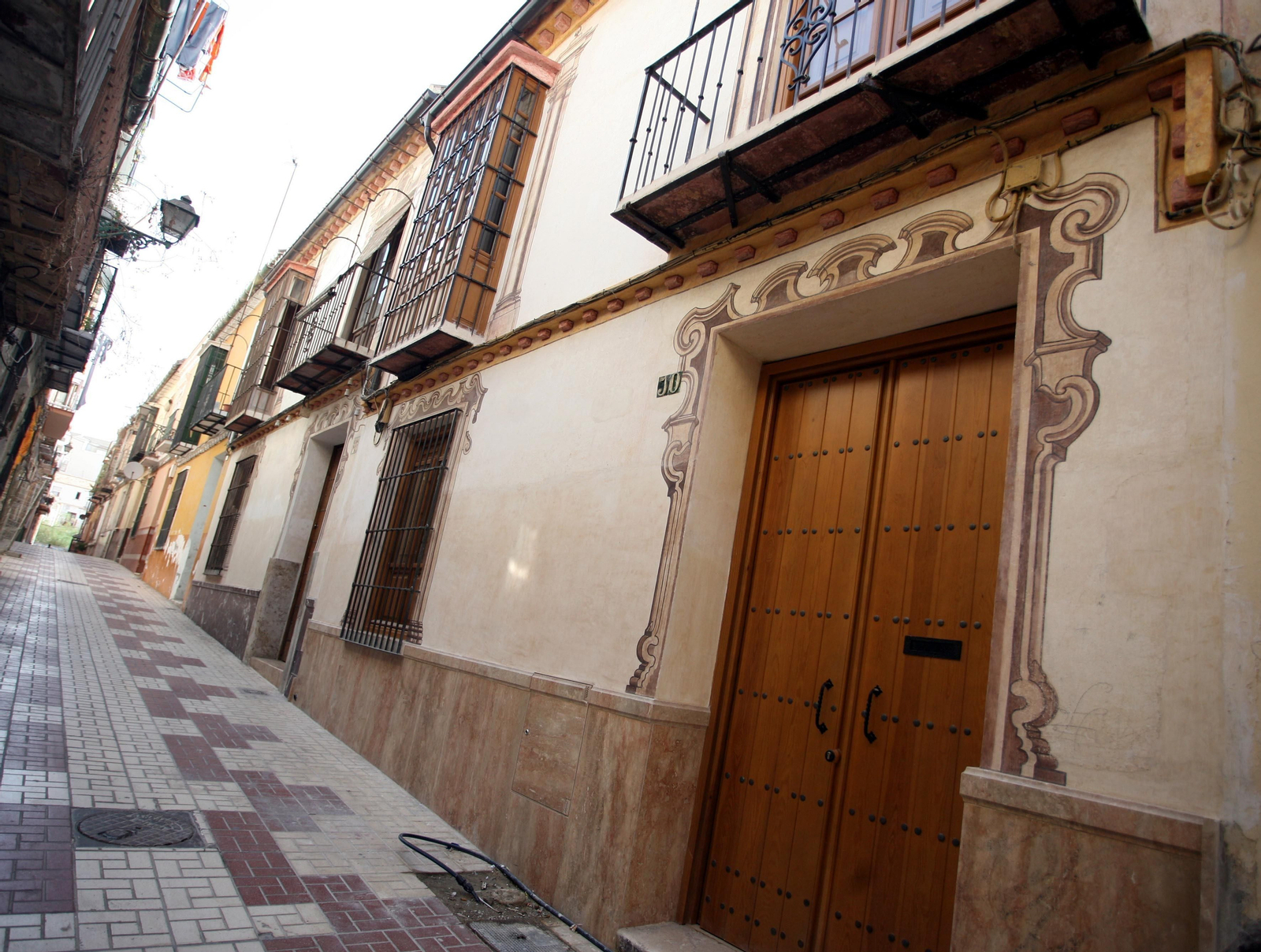 Imagen de archivo de un edificio con pinturas murales. Imagen de archivo de un edificio con pinturas murales.