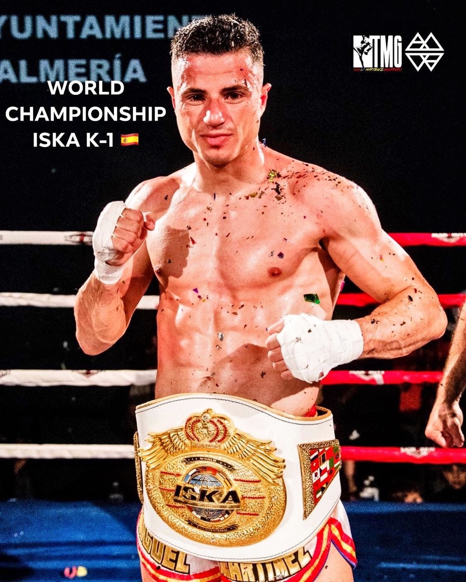 Martínez con su cinturón de campeón del mundo.