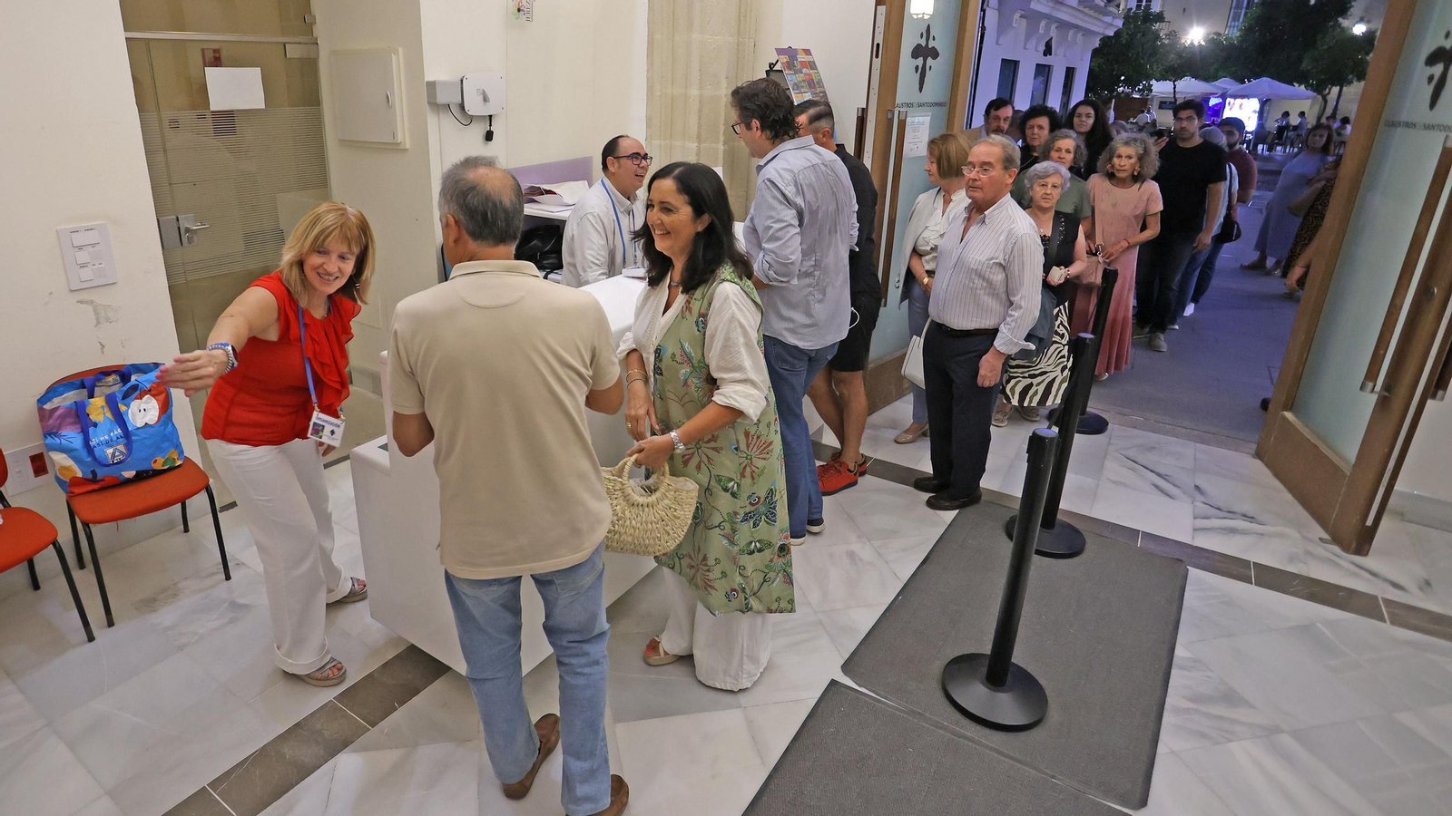 Inauguración de 'Entre Vinos Tintos y Blancos' en Jerez
