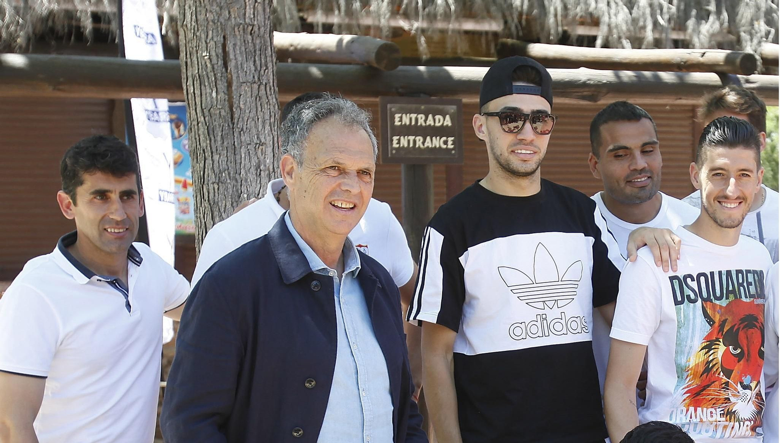 Caparrós ha visitado Isla Mágica este martes junto a gran parte de su plantilla.