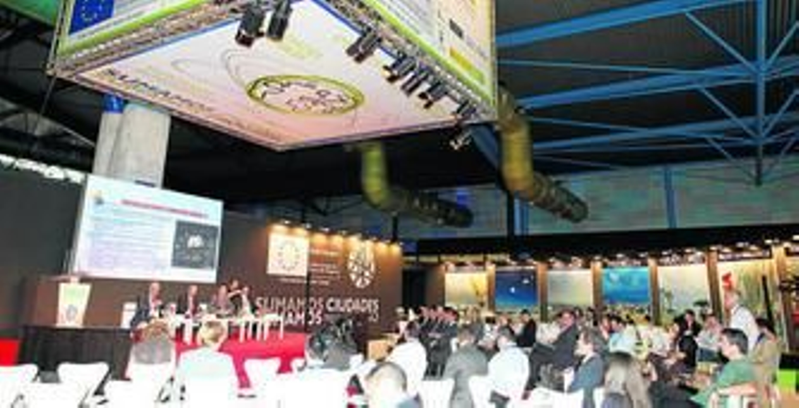 Uno de los encuentros que tuvo lugar ayer en el Foro Tikal.