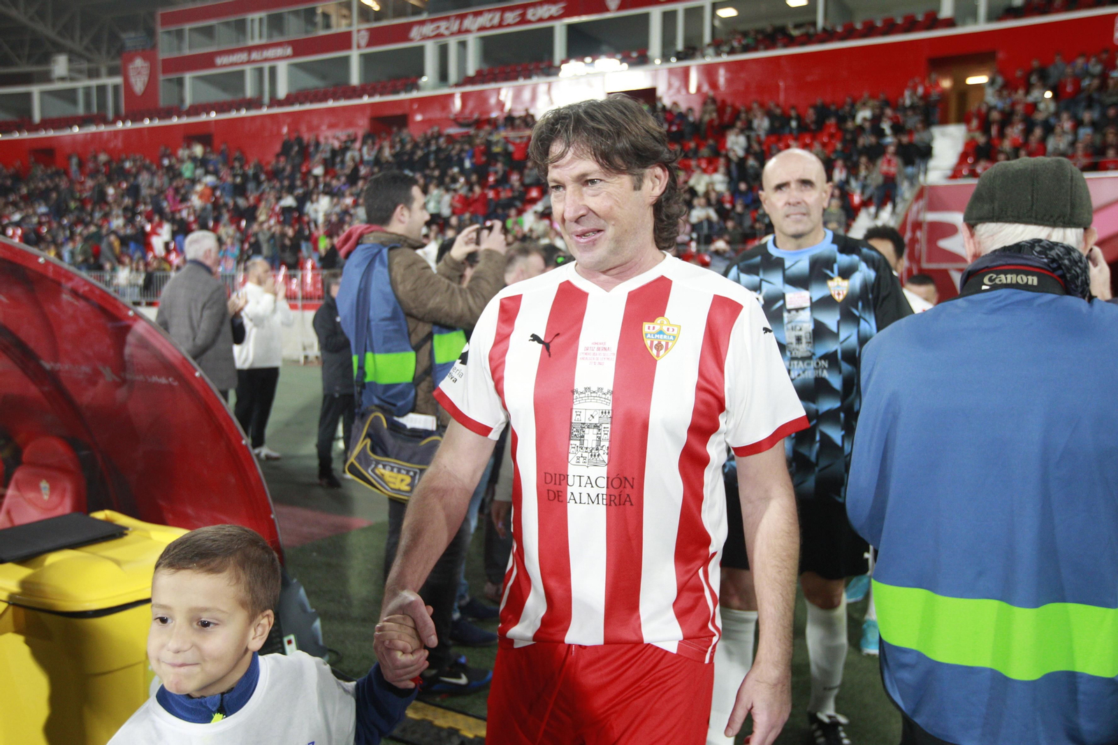Imágenes del partido homenaje al 'eterno' capitán de la U.D. Almería, José Ortiz