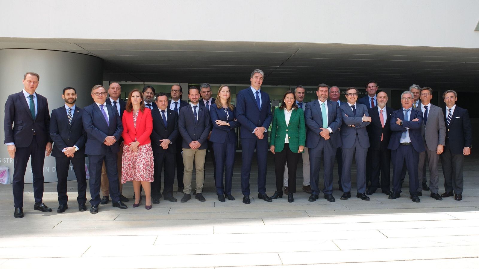 Foto de familia del nuevo equipo del Colegio de Ingenieros de Caminos de Andalucía.