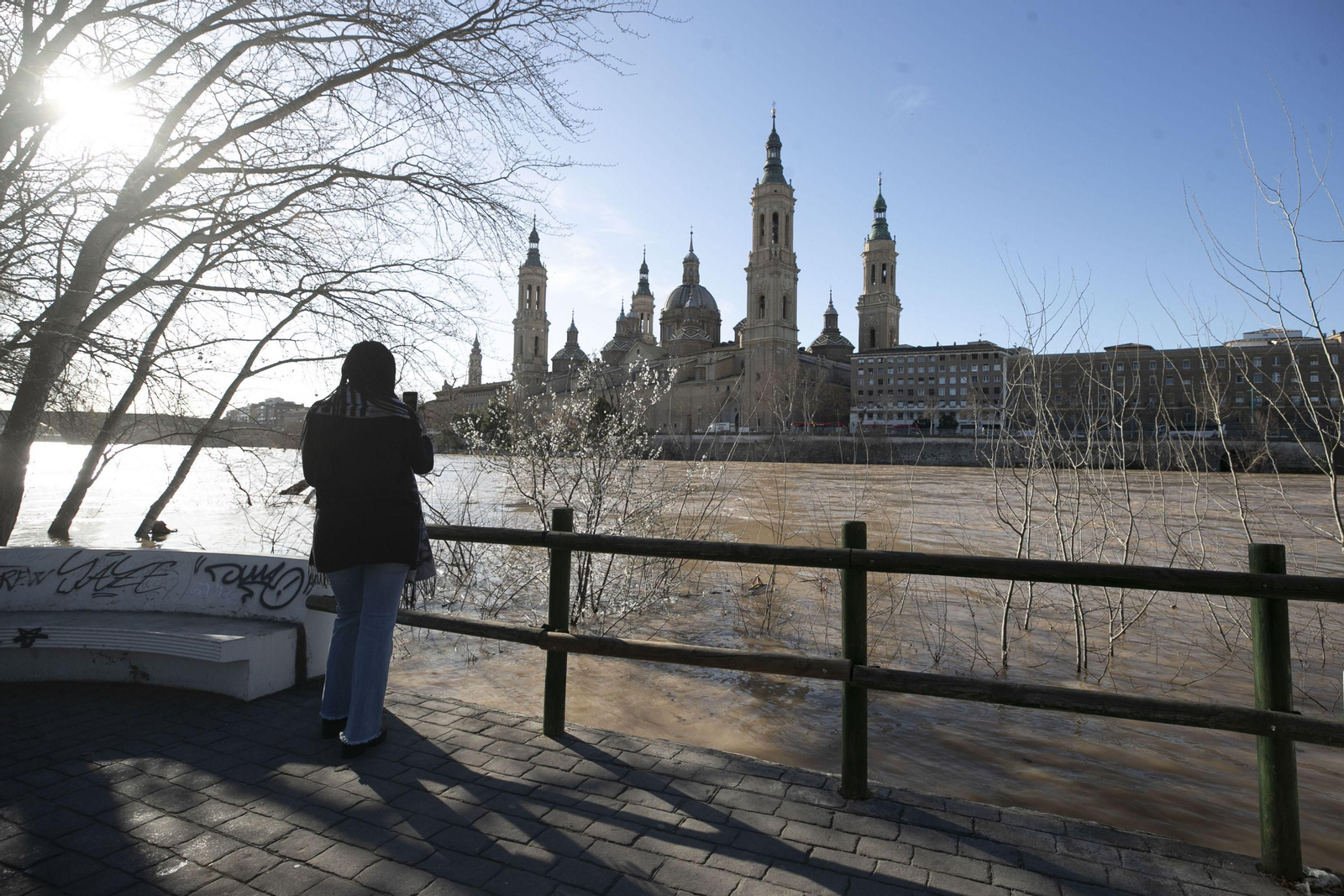 Imágenes de la crecida del río Ebro a su paso por Zaragoza