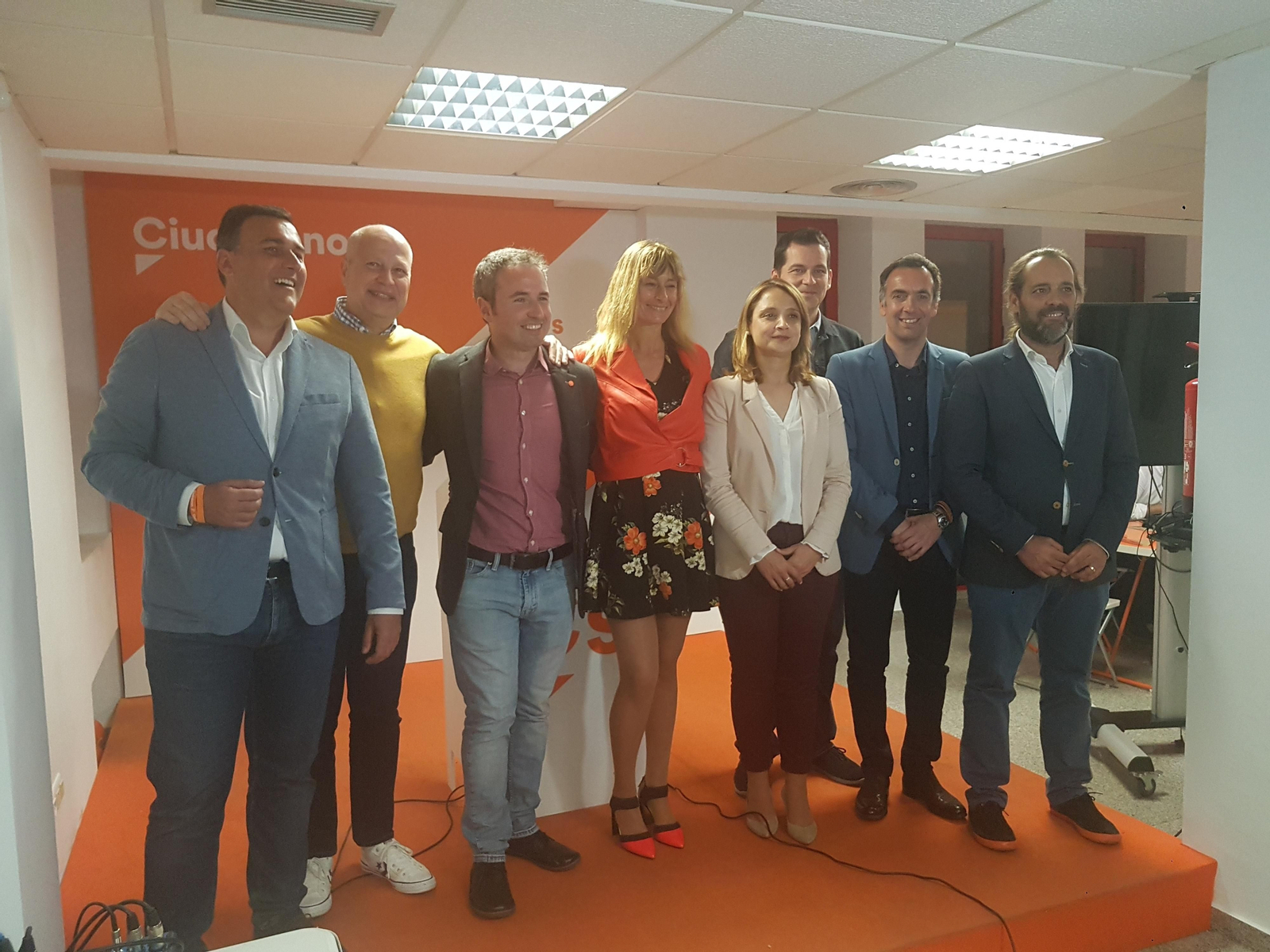 En el centro, Guillermo Díaz junto al resto de integrantes de la lista de Ciudadanos por Málaga al Congreso