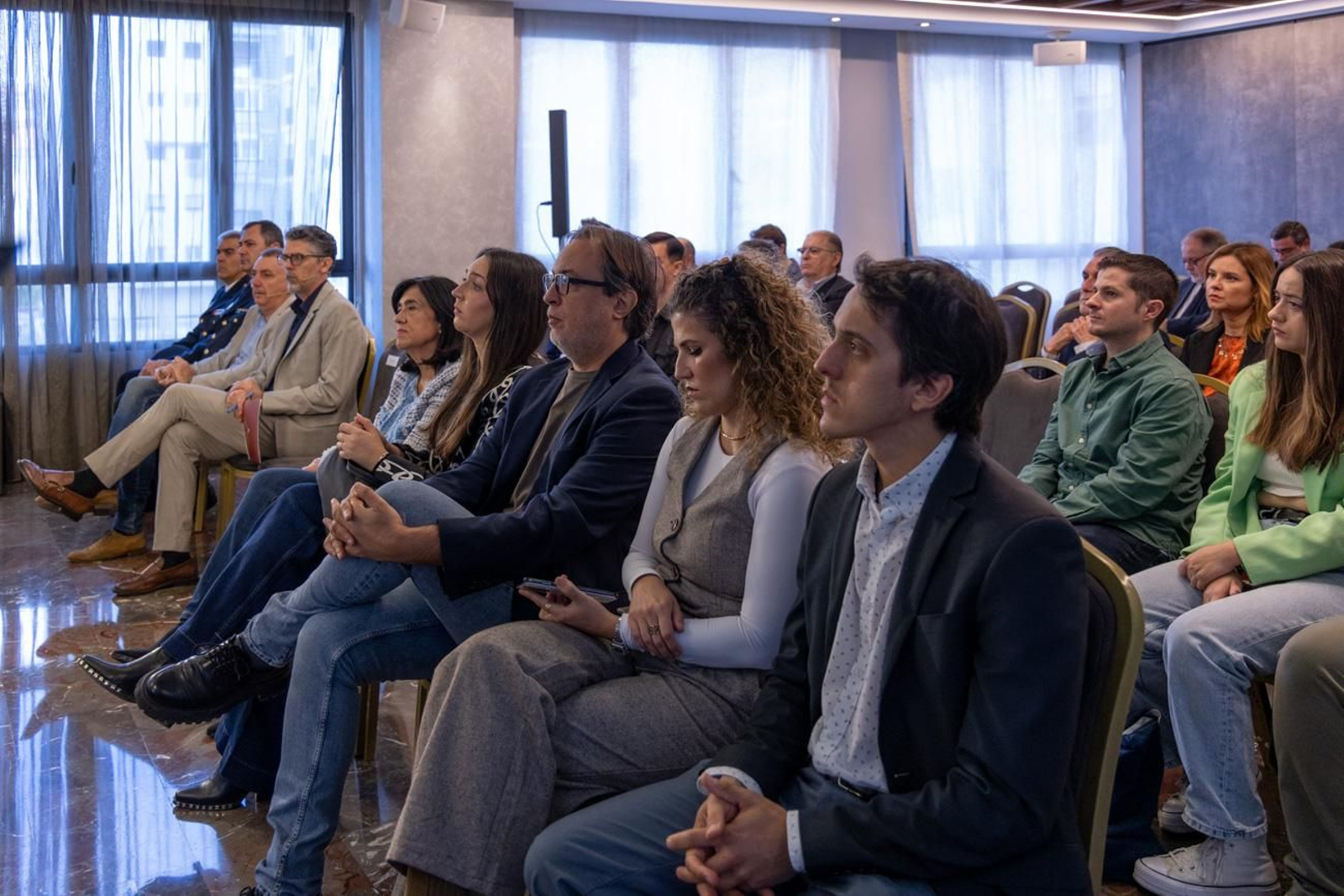 Desayuno y presentación del escritor Manuel Vilas en un encuentro literario dedicado a una de las últimas obras de este autor, 'El mejor libro del mundo'