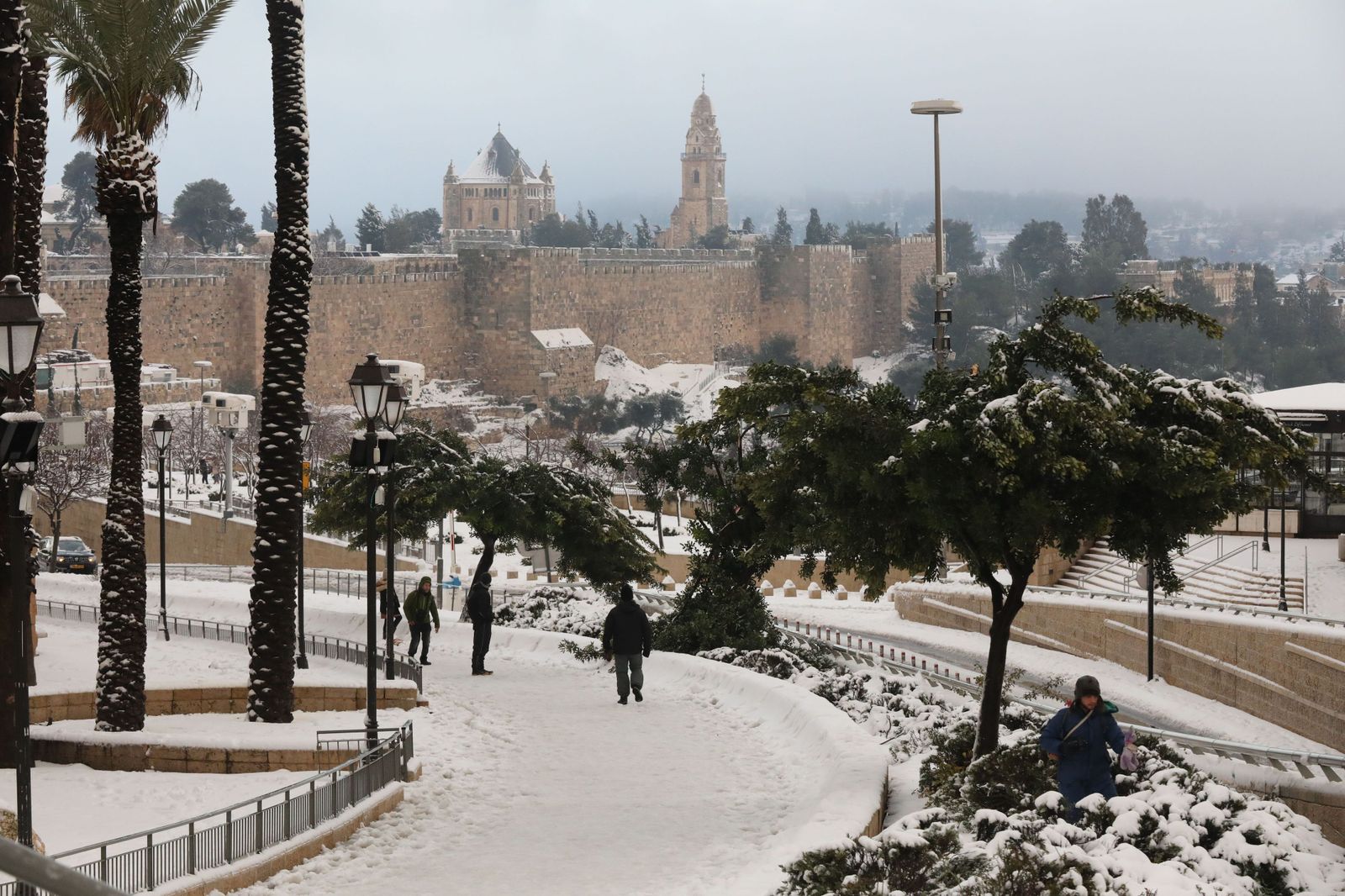Jerusalén, cubierta de nieve tras el paso del temporal 'Elpida'