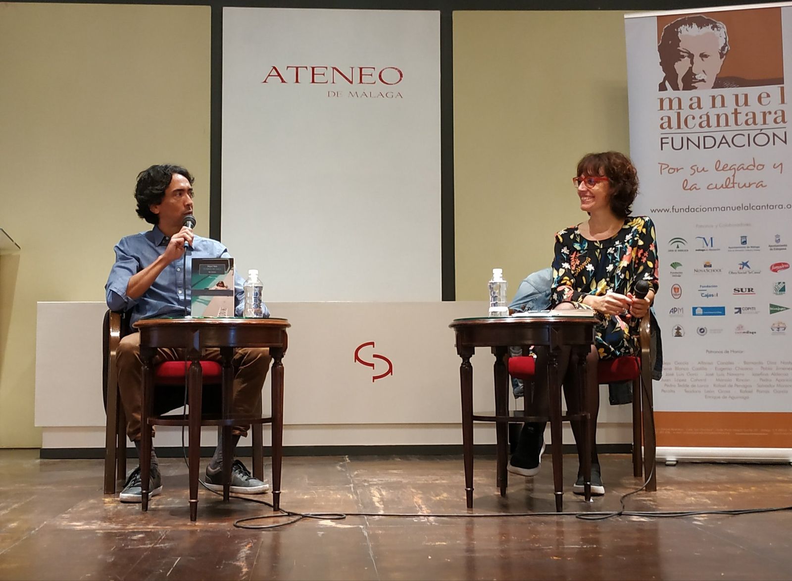 Miguel Tapia y Cristina Consuegra, este viernes, en el Ateneo de Málaga.