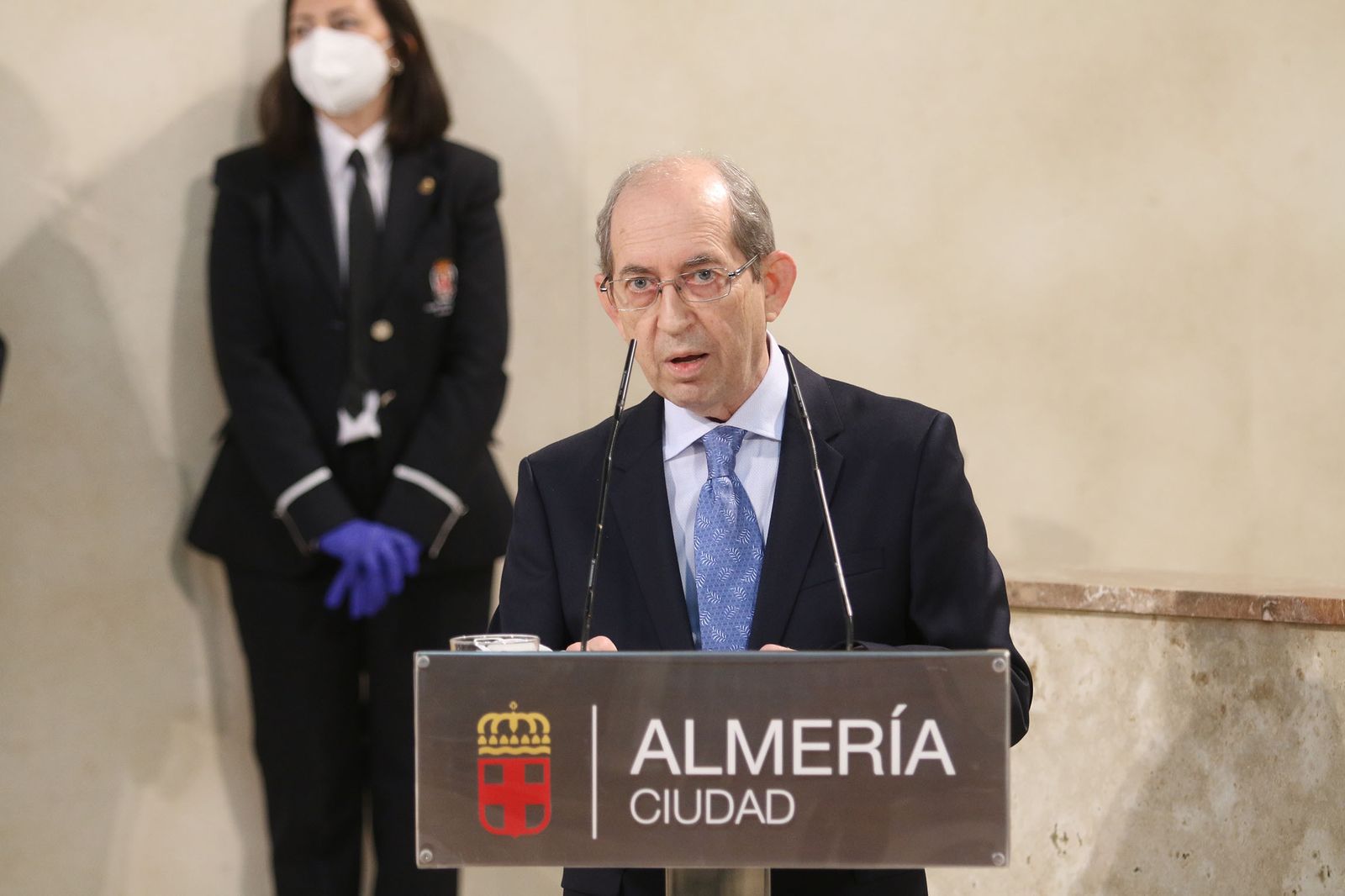 Fotogalería Escudo de Oro de la Ciudad al dermatólogo Ramón Fernández-Miranda