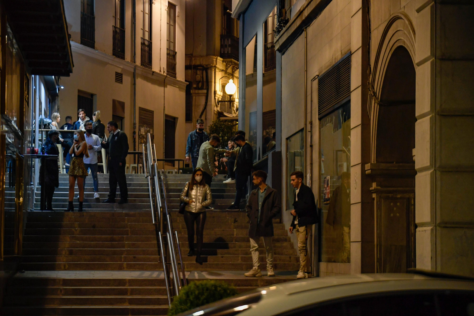 Fotos de los bares de Granada cerrando a las 22:00 horas